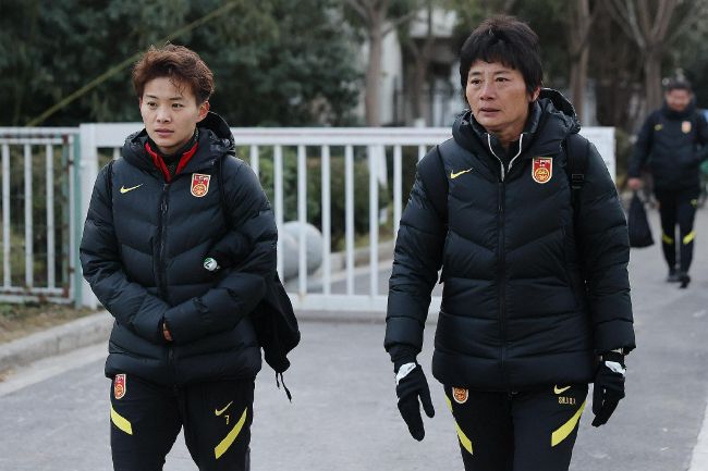 《血溅鸳鸯楼》打虎英雄武松醉打蒋门神，却与张团练结仇。张团练撮合武松进张都监账下，决心交友；张都监也操纵丫环玉兰撮合武松，武松不明其究，被宠若惊，却被两人蒙骗，误伤豪杰牛通。得知本相的武松欲分开，又被栽赃偷盗。玉兰为救武松，魂断飞云浦。武松返回鸳鸯楼，手刃敌人，从此走上另外一条江湖路。